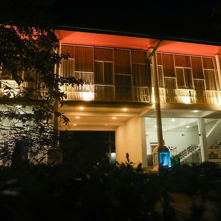 Athkandura Hotel Хабарана Экстерьер фото