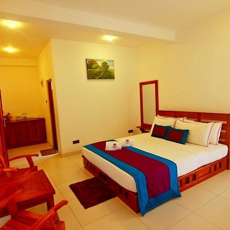 Athkandura Hotel Хабарана Экстерьер фото