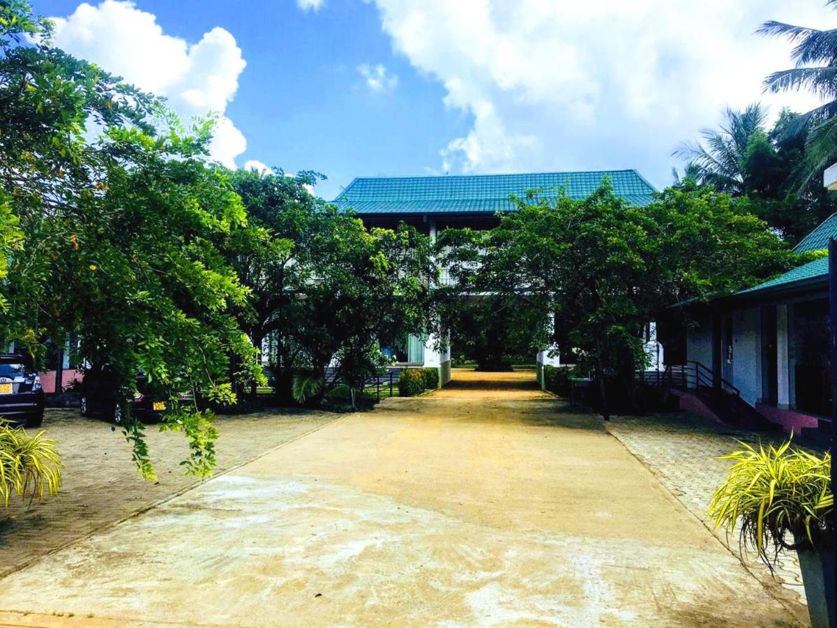 Athkandura Hotel Хабарана Экстерьер фото